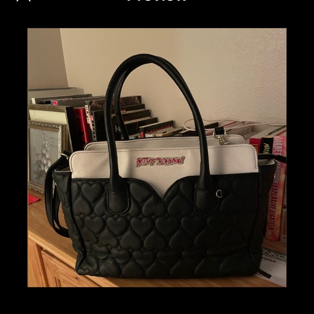 Betsy Johnson puff 🖤 Bag
